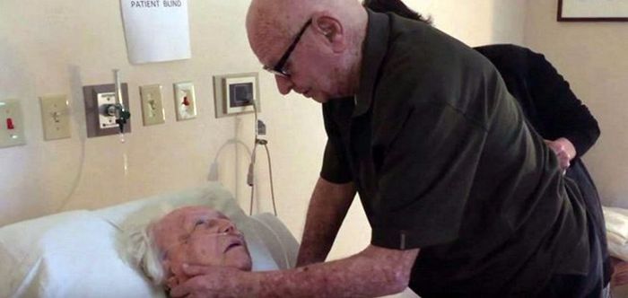 Idoso homenageia a esposa a beira da morte