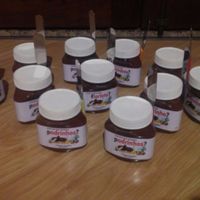 Dentro das latas dos padrinhos e das floristas coloquei uma Nutella (que é a minha marca oficial) e 