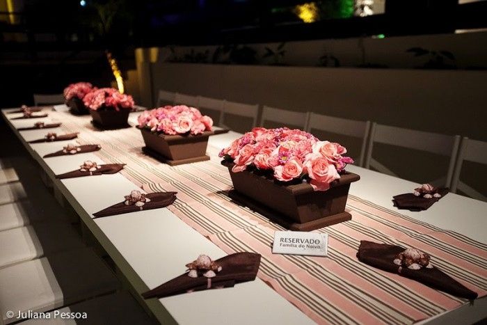 Rosa com marrom mesa 