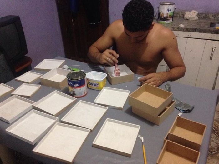 Vida pintando as caixinhas rs 