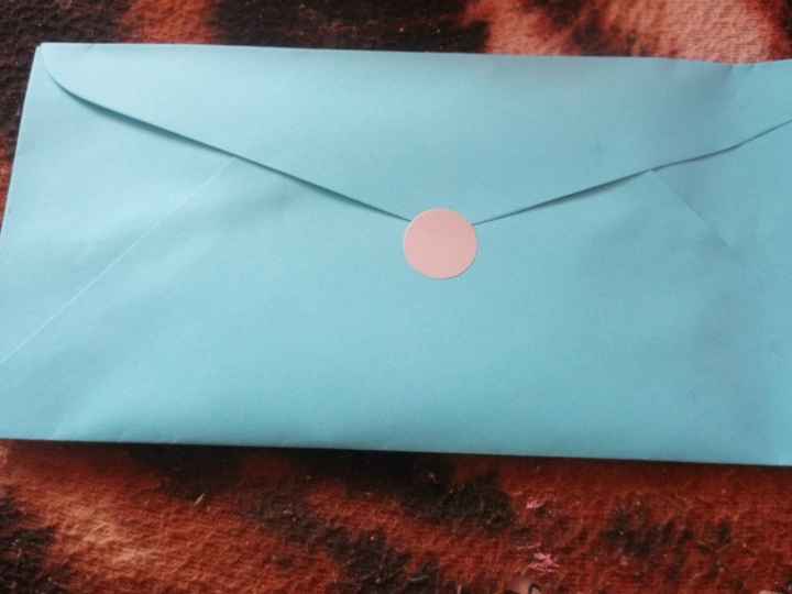 Envelope azul tiffany com o convite manual dentro 