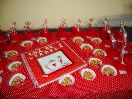 Mesa dos cupcake e lembranças