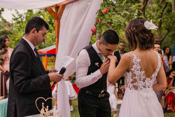 o cerimonialista é tio do meu marido, ele foi bem objetivo e falou tudo no tempo certo. Foi emociona