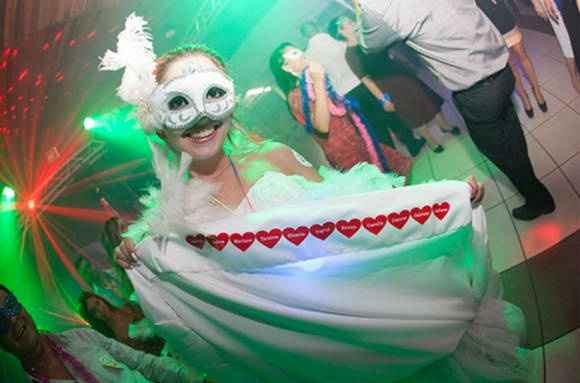 Na barra do vestido