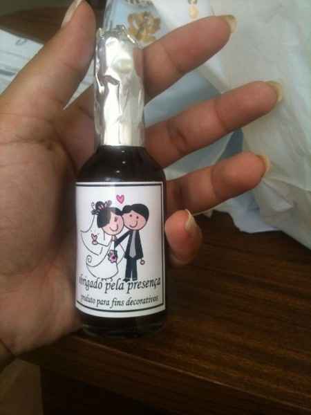 O que vocês acham do mine vinho acompanhar os convites?