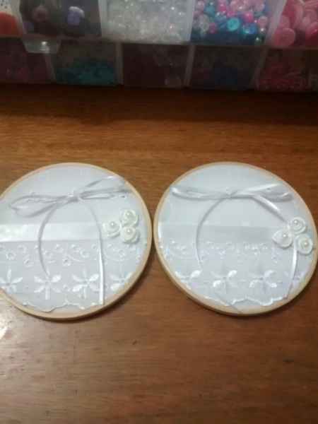 Meu porta alianças - bastidor e renda :) - 2