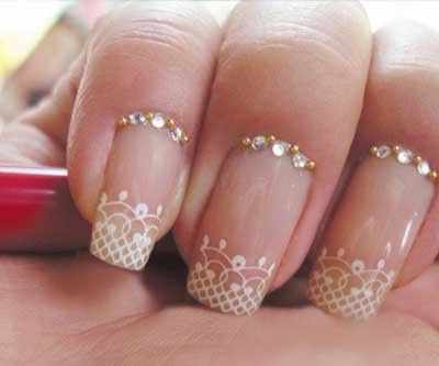 2. Renda com strass;