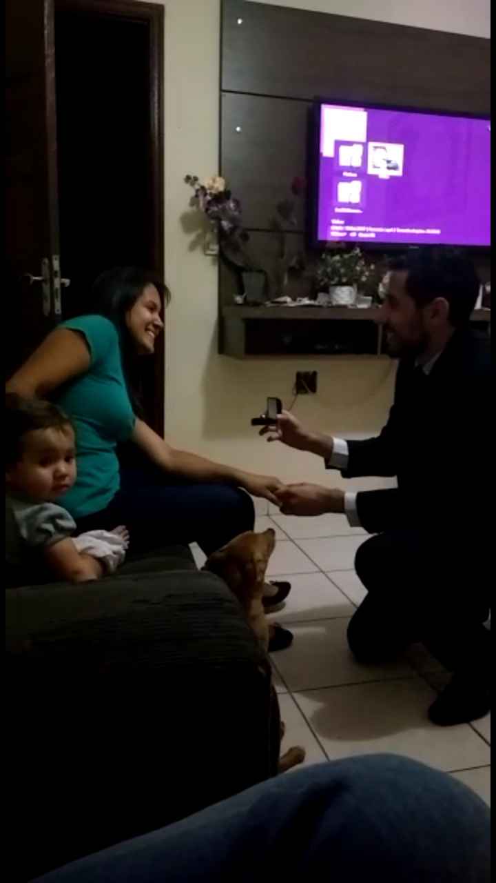 .......... e mim pediu em casamento s2, fiquei sem reação..... simplesmente foi lindooo!!!!