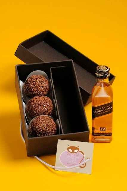 Brigadeiros Gourmet com bebidinha