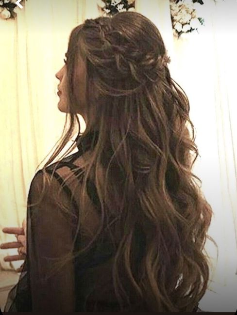 Olá noivinhas, qual penteado vão fazer? Vão usar coroa? Estou pensando em um coque com uma coroa , o que acham? 1