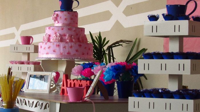 Mesa com brigadeiros
