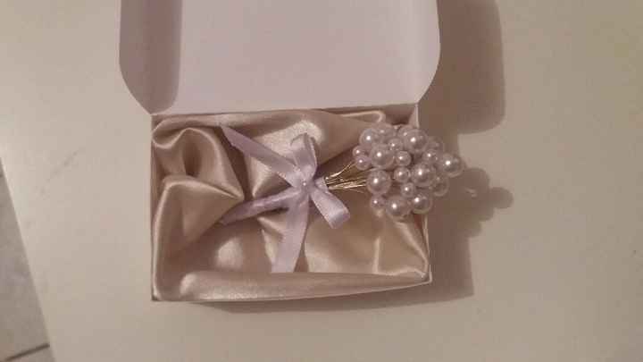 Detalhes do meu casamento: acessórios daminhas,  lapelas , cabide e topo de bolo. - 2