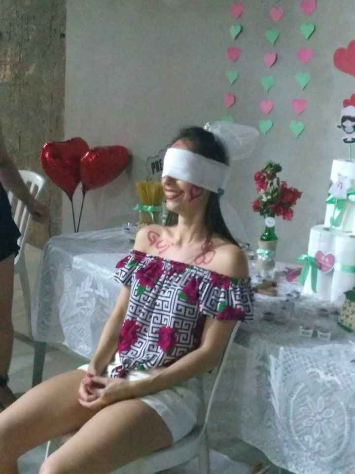 Abrindo os presentes, errando, e pagando mico kkkk