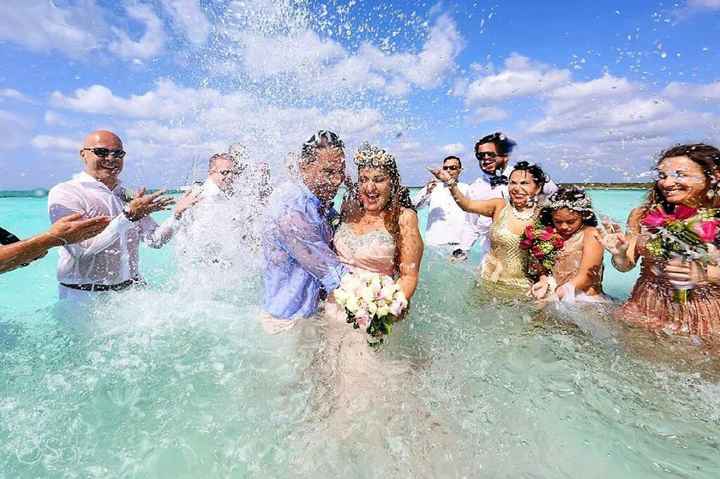 Casamento pé na areia? esse foi realizado dentro do mar!!! #vemver - 9