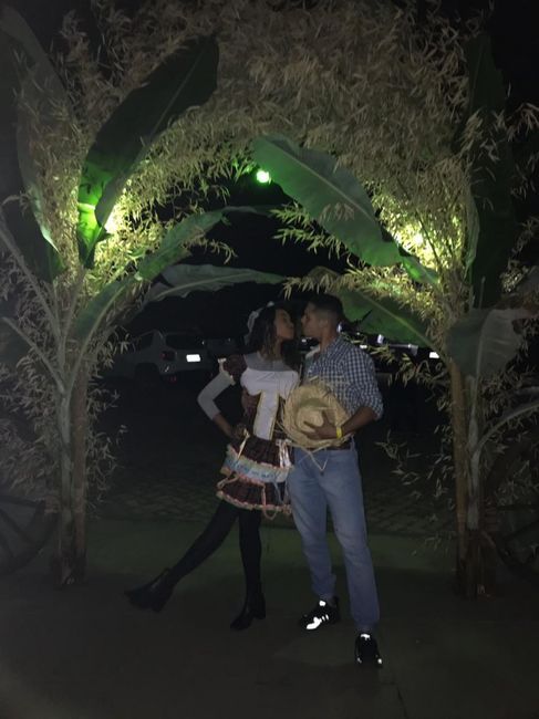 Eu e o noivo um pouco antes de nos tornarmos noivos de verdade.