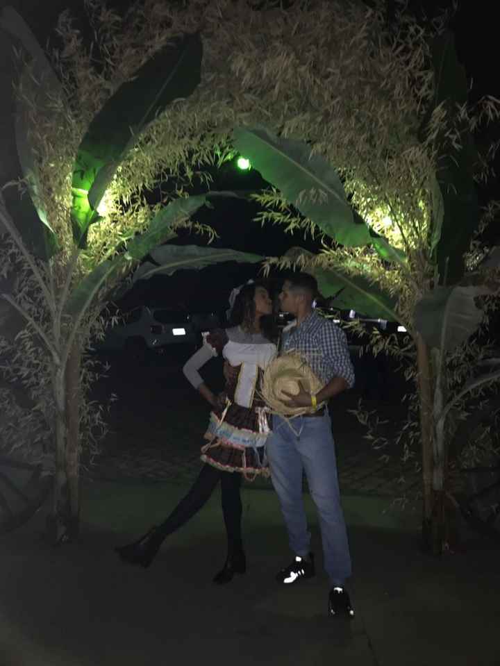 Eu e o noivo um pouco antes de nos tornarmos noivos de verdade.