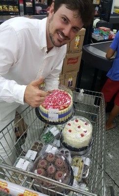 Noivos levam golpe de R$ 30 mil e têm festa improvisada em Mt: 'compramos todos os doces do mercado. #quetriste 3