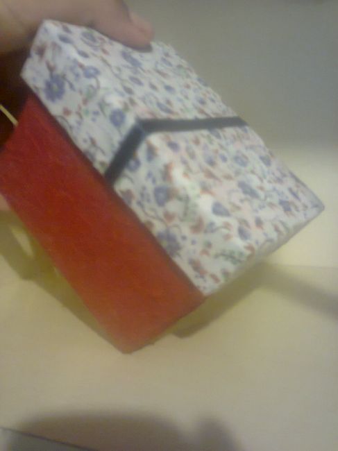 caixa personalizada com renda e tecido 