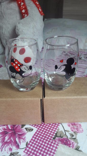 Esse foi o segundo: copos da Minnie e do Mickey