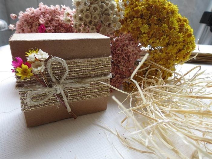 SIMPLICIDADE E AMOR. UM CASAMENTO SENDO PRODUZIDO PELOS NOIVOS
