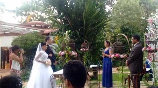 Esposa do pastor cantando pra gente