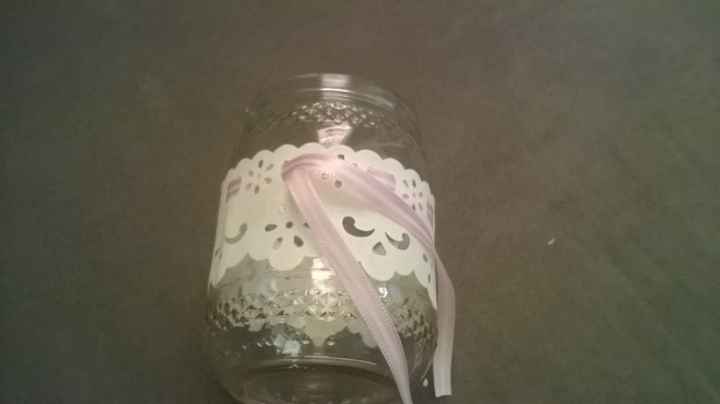 aperte bem para que a renda fique certinha no vidro, se ficou algum excesso de cola no vidro, limpe.