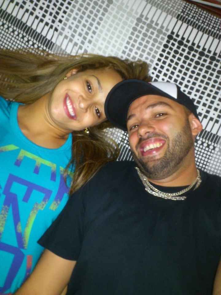 3) Ele é o mais dorminhoco, sempre enrola para levantar da cama,