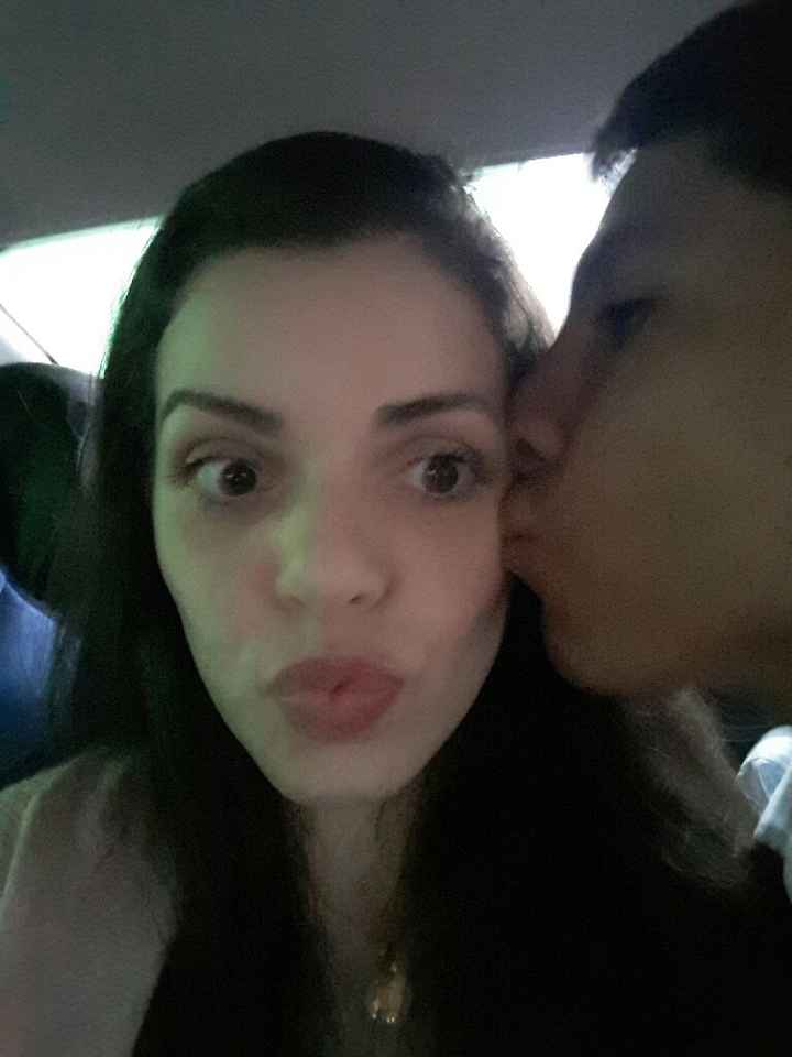 Uma foto que descreva o casal. - 1