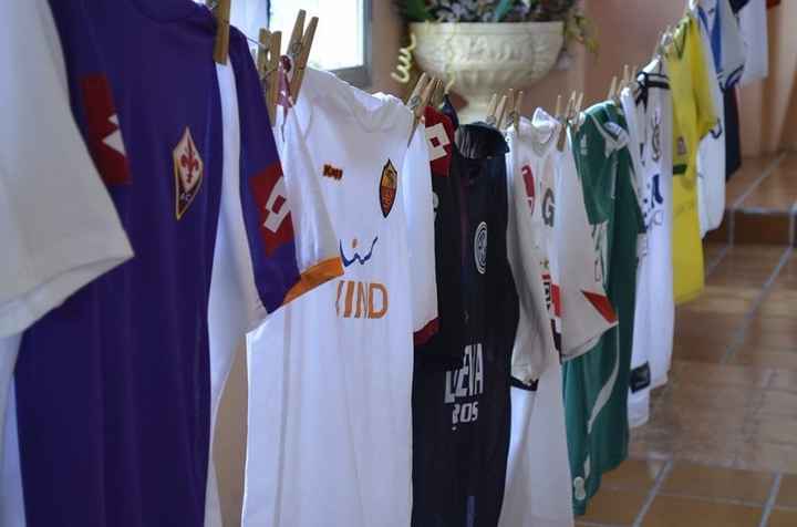 Varal de Camisetas de Futebol
