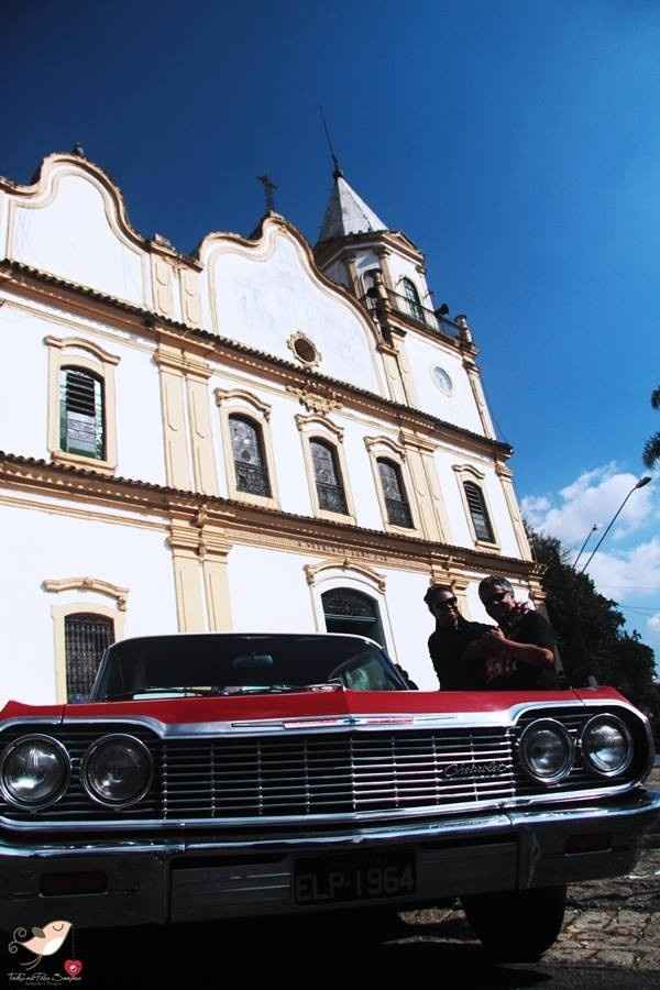 Em frente à bela igreja de Santana de Parnaíba