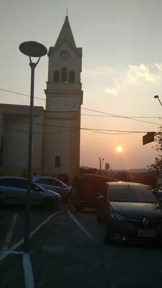 Casamos à tarde num lindo pôr do sol