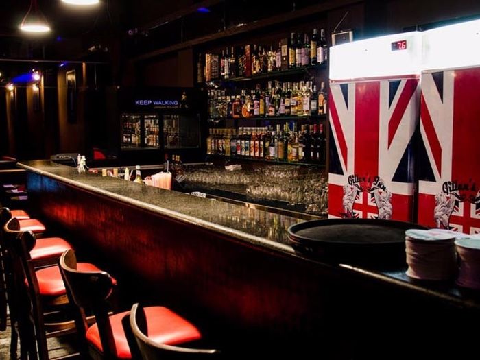Gillan's Inn English Rock Bar 