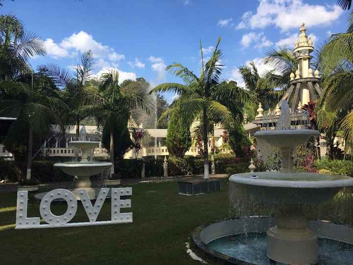Jardim com fonte no Espaço Balboa.