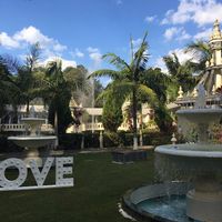 Jardim com fonte no Espaço Balboa.