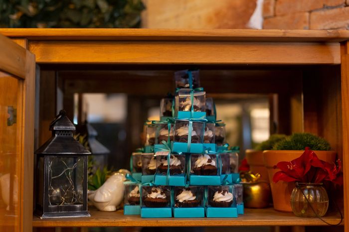 Fotos da decoração do buffet, doces finos, lembrancinhas e topo de bolo 10