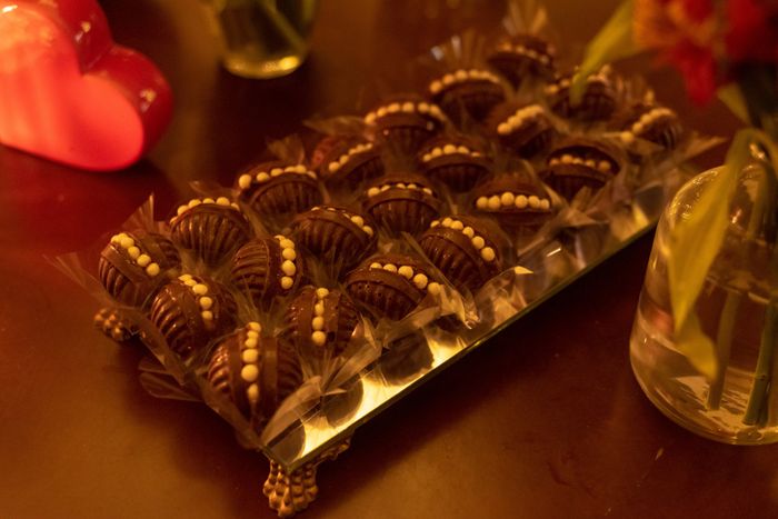Fotos da decoração do buffet, doces finos, lembrancinhas e topo de bolo 12