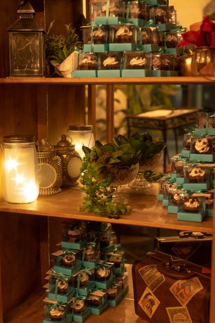 Fotos da decoração do buffet, doces finos, lembrancinhas e topo de bolo 13