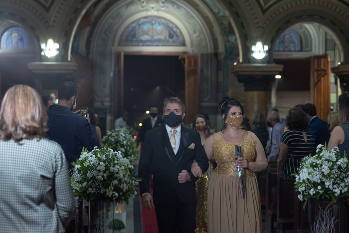 A Entrada dos padrinhos e das madrinhas na cerimônia - Nosso Casamento B&R 4