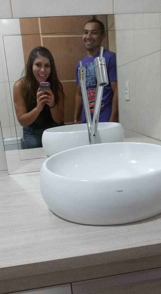 fazendo graça rsrs... o espelho já esta pendurado na parede kkkk, esqueci a foto...