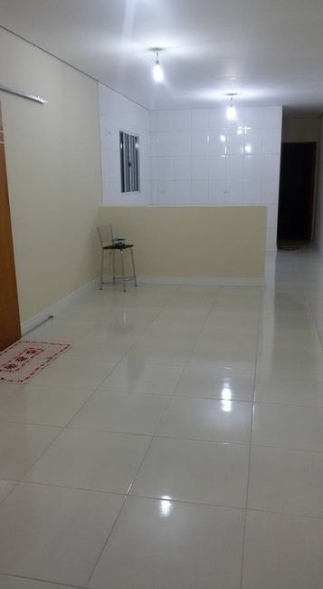 A sala e sala de jantar e atraz do murinho, a cozinha que ainda não estava pronta