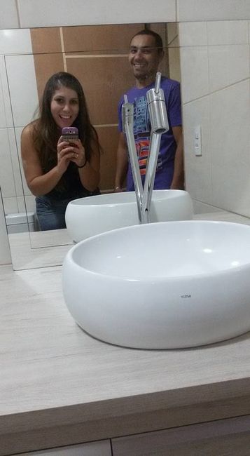 fazendo graça rsrs... o espelho já esta pendurado na parede kkkk, esqueci a foto...