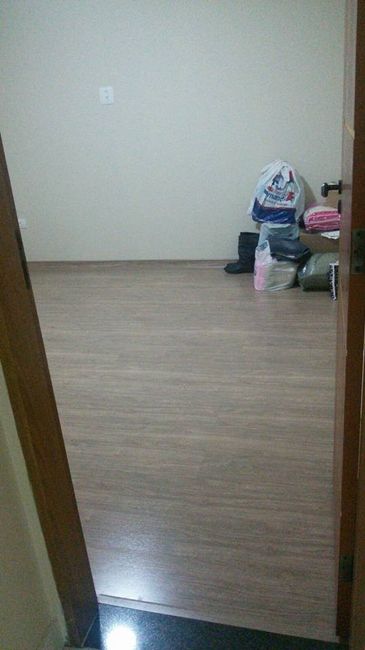 Nosso quarto, ainda não tem nada, só alguns tapetes e toalhas que minha mãe já me deu rs