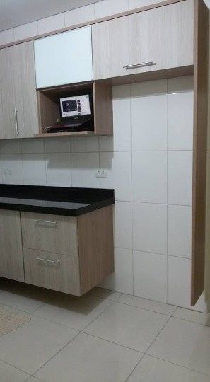 Falta a geladeira e o microondas que a madrinha já deu, falta chegar rs