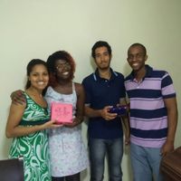 Entregando as caixinhas *-*