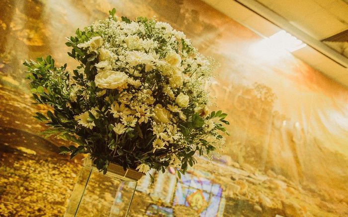 Detalhe das flores do altar