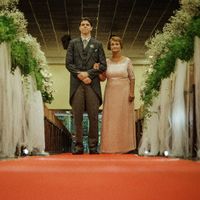 Meu então noivo (agora, marido) entrando com a sua avó