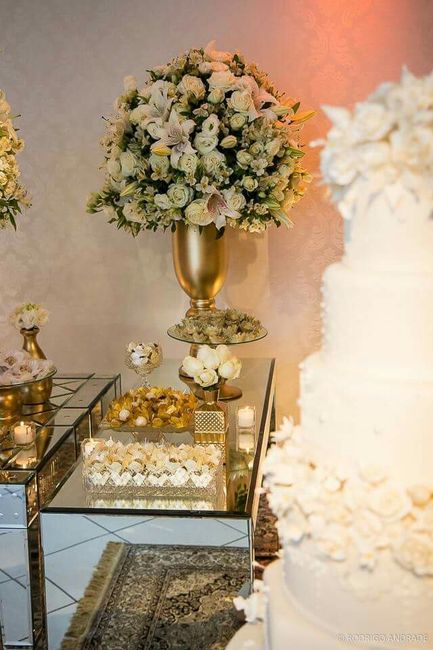 Branco com dourado e folhagens - 3
