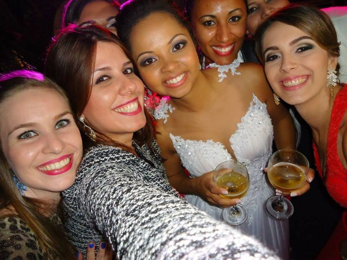 Essa foto dá pra ver bem o vestido