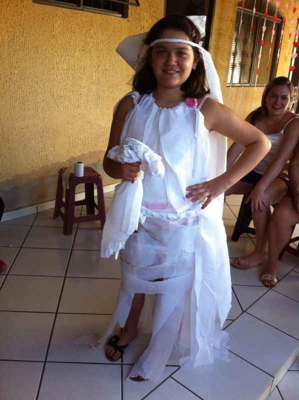 Noiva de papel higiênico