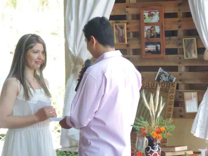 Noivo lindo lendo versos de amor....
